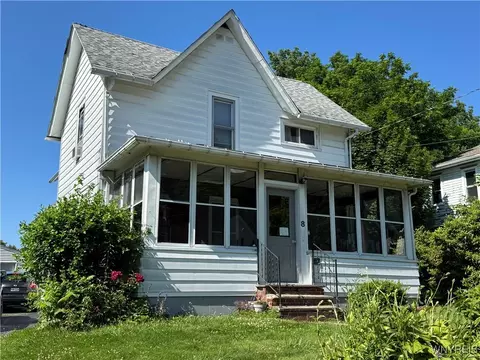 8 Burgess St, Hanover, NY 14136