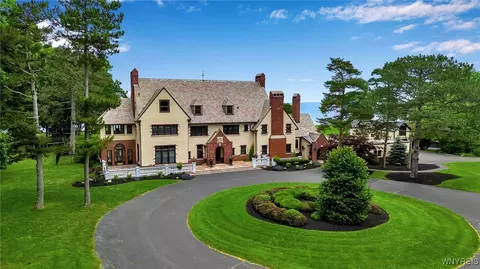 6862 Lake Shore Rd, Evans, NY 14047