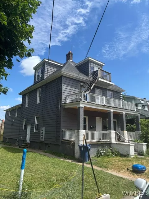 545 Tronolone Pl, Niagara Falls, NY 14301