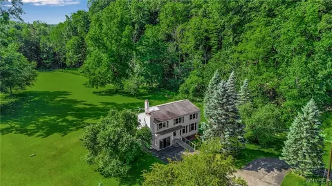555 Leydecker Rd, West Seneca, NY 14224
