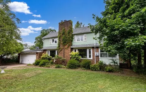 1065 W River Rd, Grand Island, NY 14072