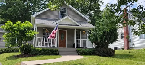 715 Market St, Lockport, NY 14094