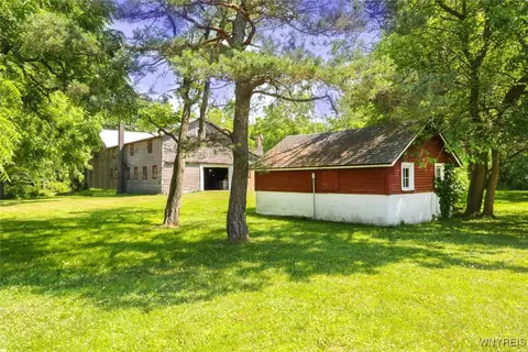 Exterior - 2275 Hess Rd, Appleton, NY 14008 photo 4 of 7