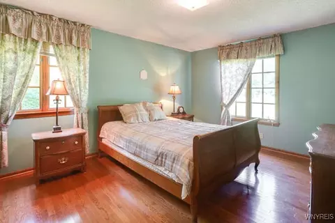 Bedroom - 2275 Hess Rd, Appleton, NY 14008 photo 2 of 3