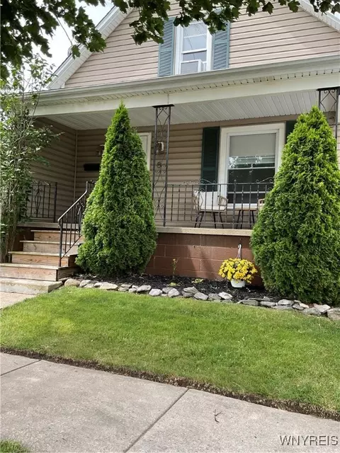 8 Newell Ave, Lancaster, NY 14086