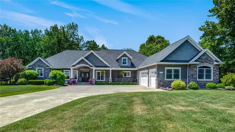 4614 Vrooman Dr, Lewiston, NY 14092