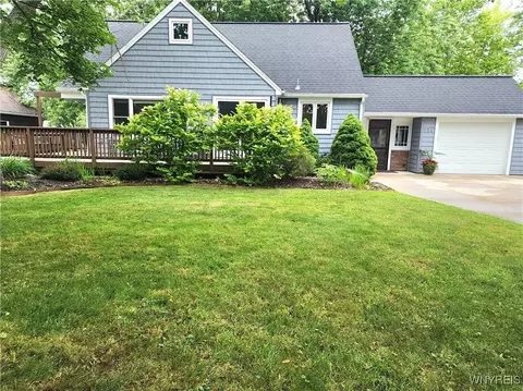 136 Woodward Dr, West Seneca, NY 14224