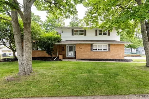 68 Albert Dr, Lancaster, NY 14086