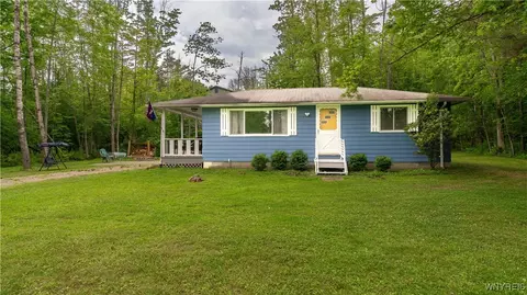 8221 Weiser Dr, Caneadea, NY 14717