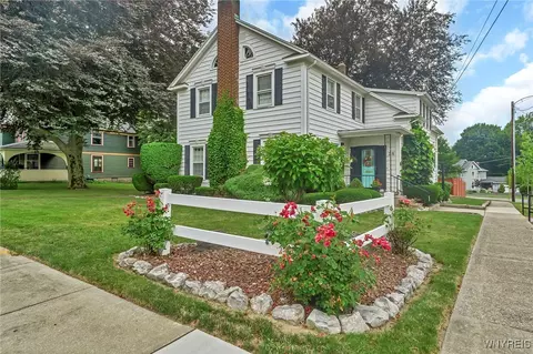 28 Bloomingdale Ave, Newstead, NY 14001