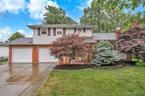 17 Treehaven Rd, West Seneca, NY 14224