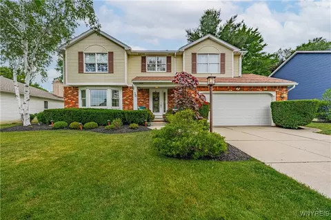 30 Independence Dr, Lockport, NY 14094