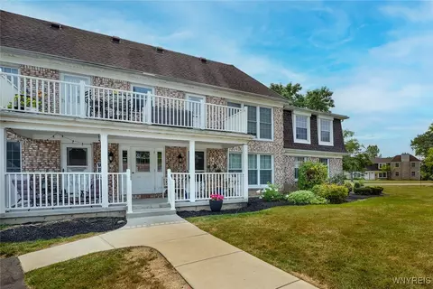 95 Carriage Dr #3, Orchard Park, NY 14127
