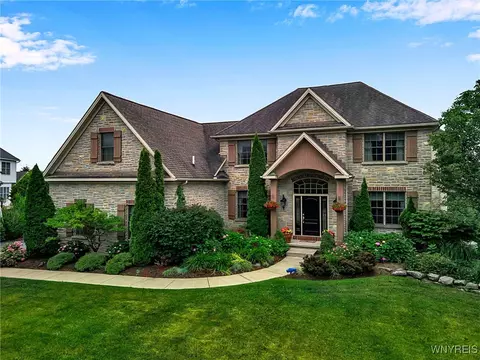 8889 Lake Glen Ct, Clarence Center, NY 14032