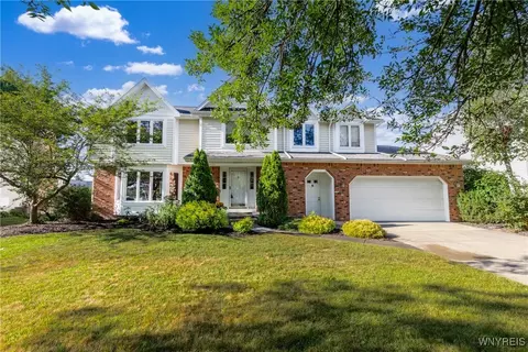 55 Hunt Club Cir, East Amherst, NY 14051