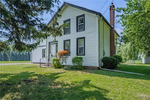 Exterior - 4700 Lockport Rd, Pendleton, NY 14094 photo 4 of 10