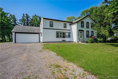 Exterior - 4700 Lockport Rd, Pendleton, NY 14094 photo 2 of 10