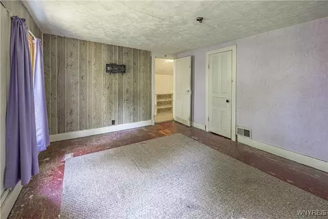 Bedroom - 4700 Lockport Rd, Pendleton, NY 14094 photo 3 of 12