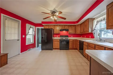 Kitchen - 4700 Lockport Rd, Pendleton, NY 14094 photo 3 of 3