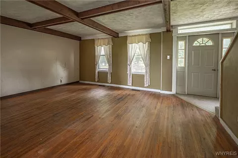 Living - 4700 Lockport Rd, Pendleton, NY 14094 photo 2 of 3
