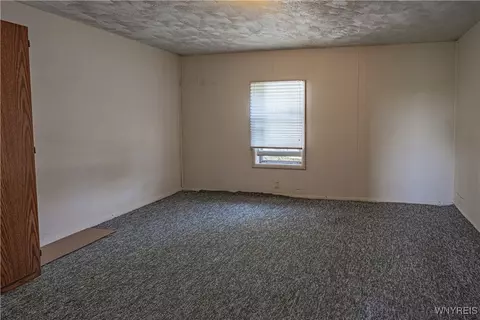 Bedroom - 4700 Lockport Rd, Pendleton, NY 14094 photo 9 of 12