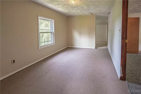 Bedroom - 4700 Lockport Rd, Pendleton, NY 14094 photo 8 of 12