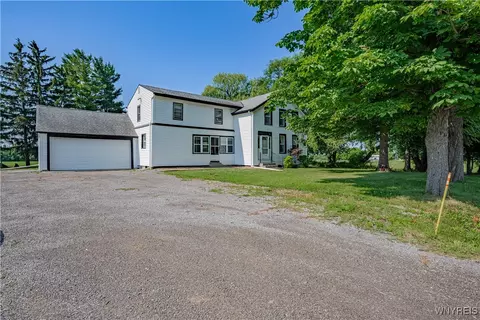 Exterior - 4700 Lockport Rd, Pendleton, NY 14094 photo 3 of 10