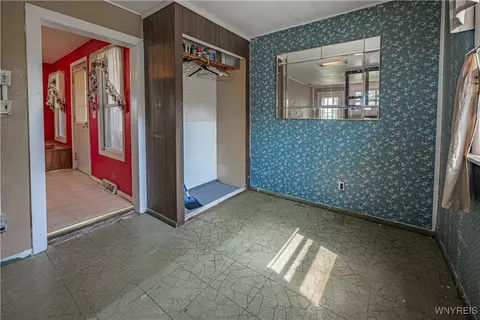 Entry Way - 4700 Lockport Rd, Pendleton, NY 14094 photo 1 of 4