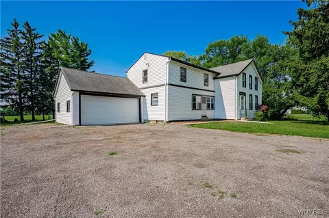 4700 Lockport Rd, Pendleton, NY 14094