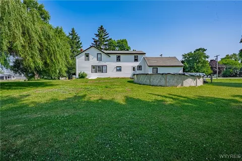Exterior - 4700 Lockport Rd, Pendleton, NY 14094 photo 6 of 10