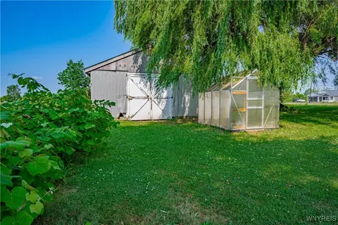 Exterior - 4700 Lockport Rd, Pendleton, NY 14094 photo 7 of 10