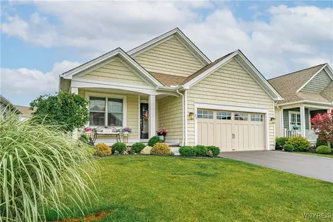 22 Raine Dr, Amherst, NY 14221