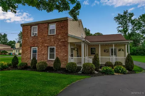 7217 Shawnee Rd, Wheatfield, NY 14120