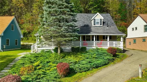 8 Van Buren Pl, Ellicottville, NY 14731