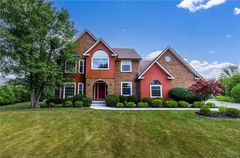 121 Summershade Ct, East Amherst, NY 14051