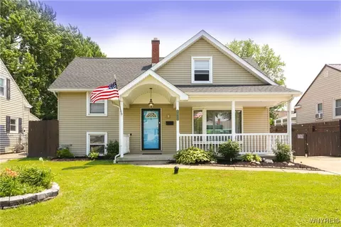 5031 Chapman Pkwy, Hamburg, NY 14075