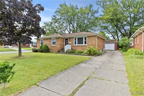 73 Willowcrest Dr, West Seneca, NY 14224