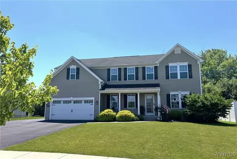 45 Middlebury Ln, Lancaster, NY 14086