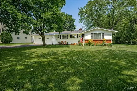 4429 E Lake Rd, Wilson, NY 14172