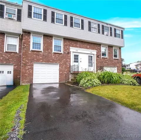 1386 Independence Dr, Evans, NY 14047