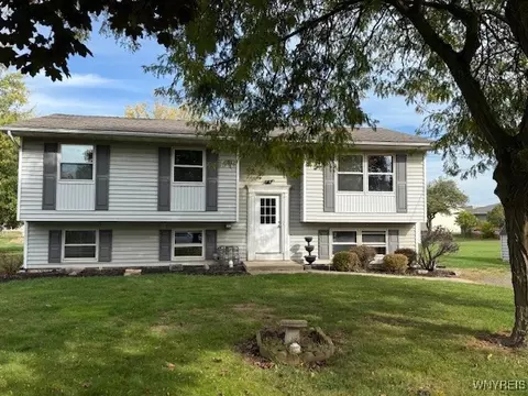 425 W Caledonia St, Lockport, NY 14094
