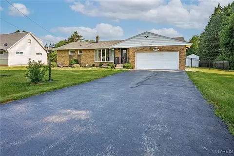 6411 Hamm Rd, Lockport, NY 14094