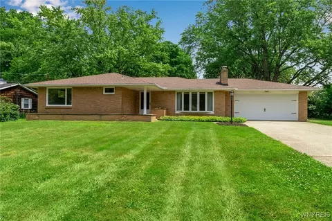 3747 Bowen Rd, Lancaster, NY 14086