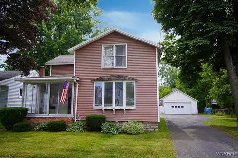 28 Minard St, Lockport, NY 14094