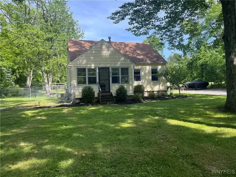 1812 Center St, Aurora, NY 14052