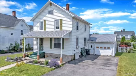 45 Park Ave, Royalton, NY 14105