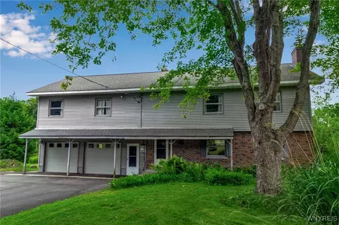 1520 Davis Rd, Aurora, NY 14170