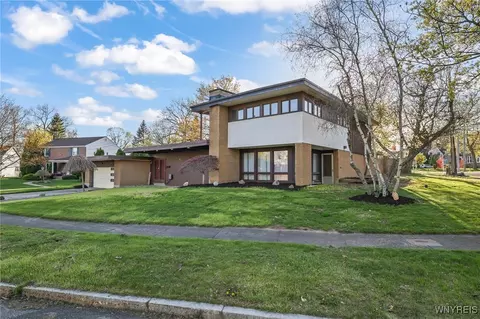 722 College Ter Ter, Niagara Falls, NY 14305