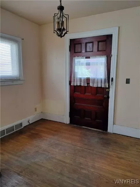 20 Chenango St, Buffalo, NY 14213 photo 4