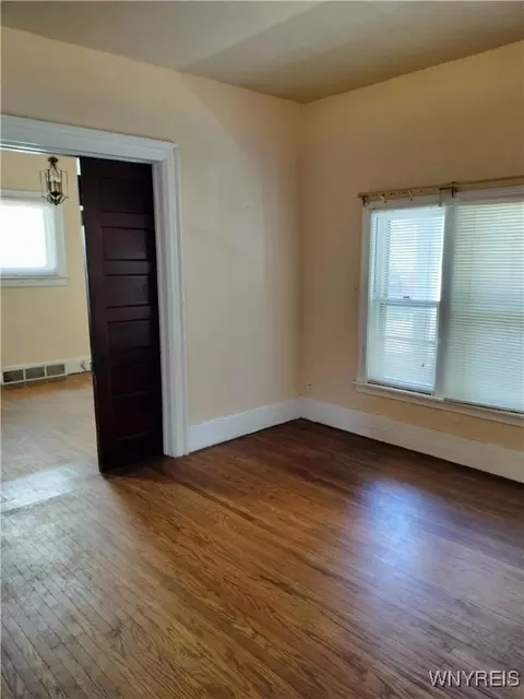 20 Chenango St, Buffalo, NY 14213 photo 8